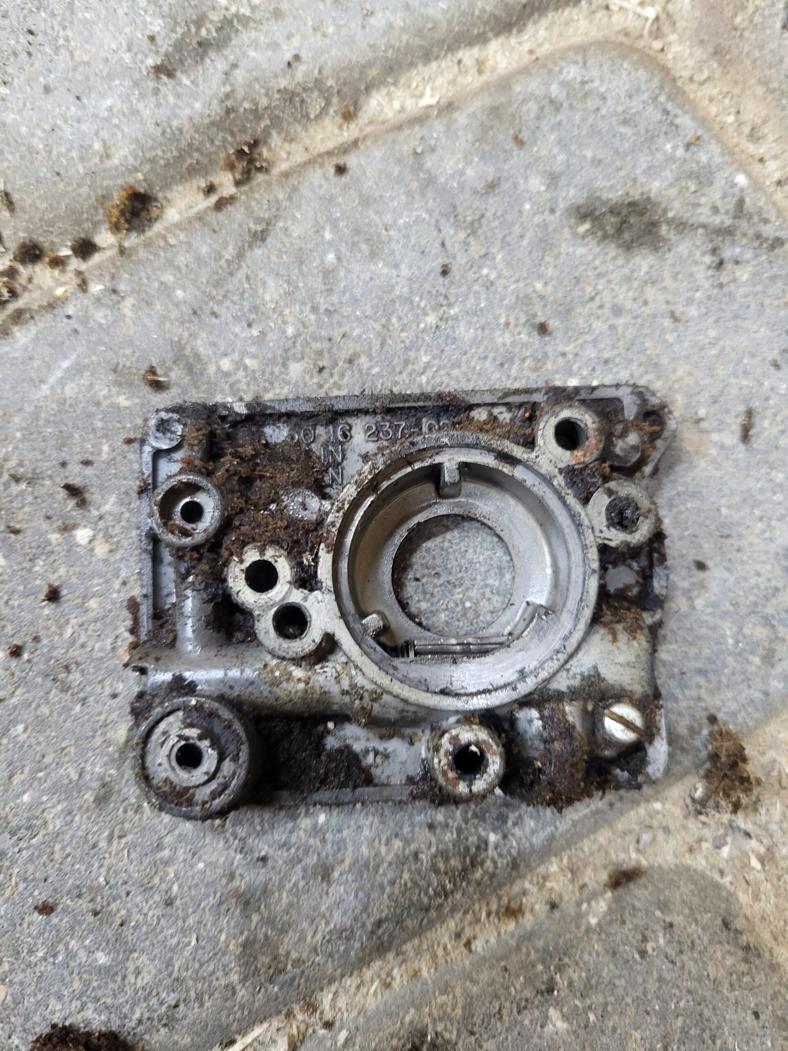 Husqvarna 238 Alyvos siurblys A358