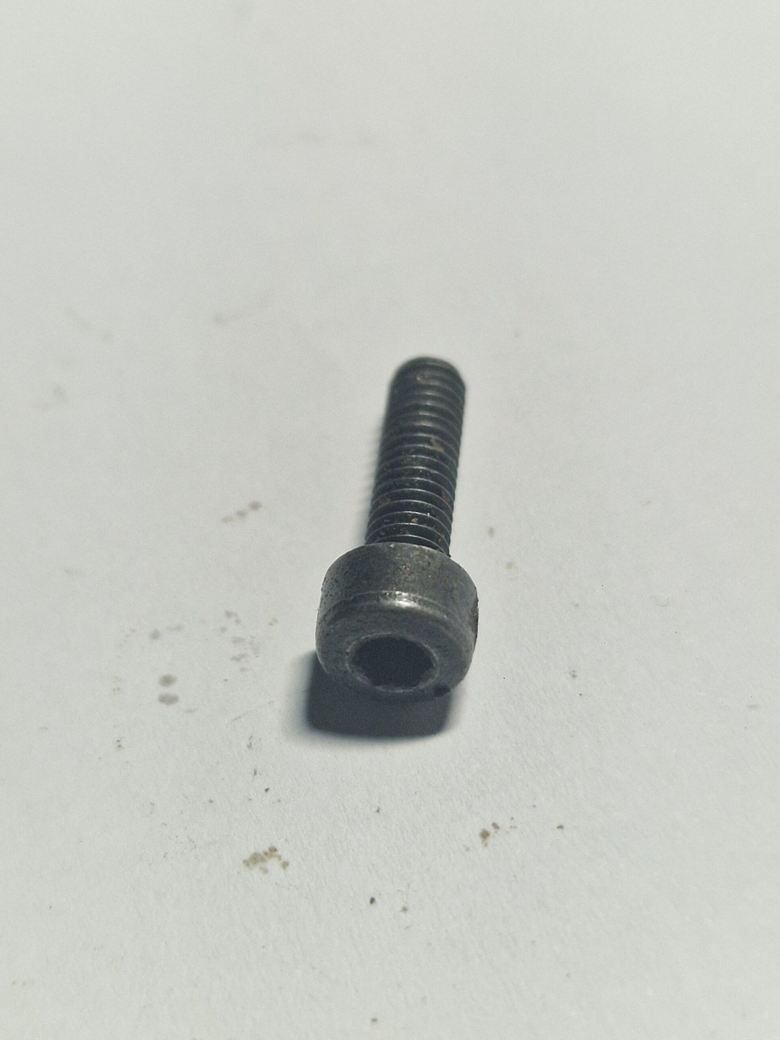 Husqvarna 234, 242 Jonsered 451 Varžtas 16mm VH186