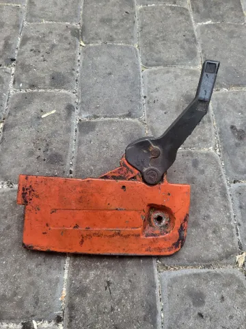 Husqvarna 238 G Sankabos dangtelis (Lūžusi rankena) A1157