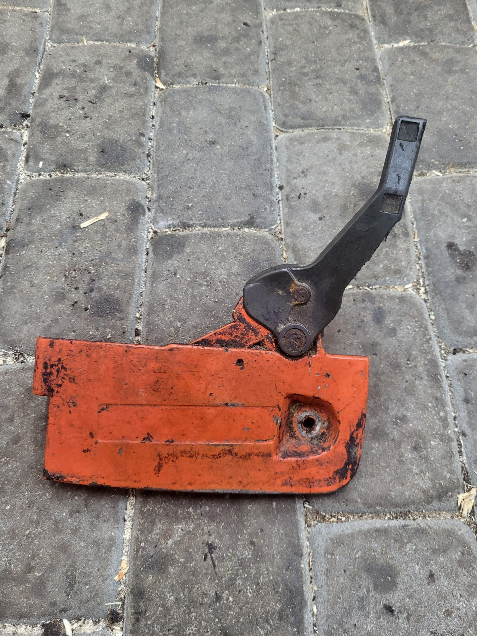 Husqvarna 238 G Sankabos dangtelis (Lūžusi rankena) A1157