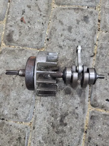 Husqvarna 125C Smagratis, su sankaba, su alkūniniu velenu komplektas A648
