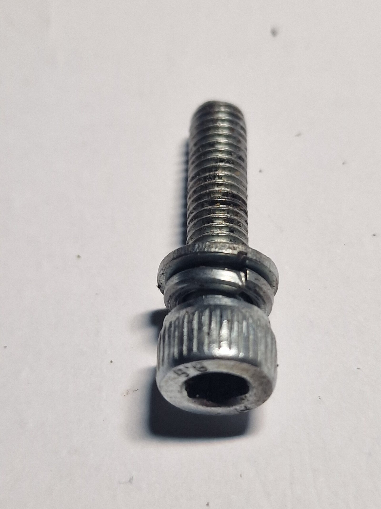 Kinietiškas varžtas 23mm VK058