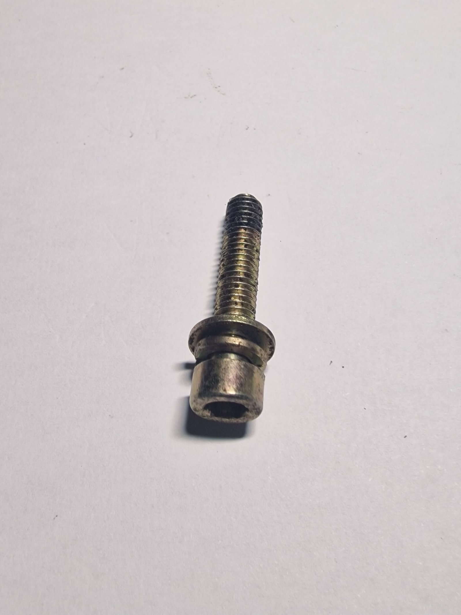 Kinietiškas varžtas 32mm VK042