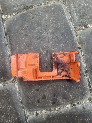 Husqvarna 236 Galinis dangtelis A1298
