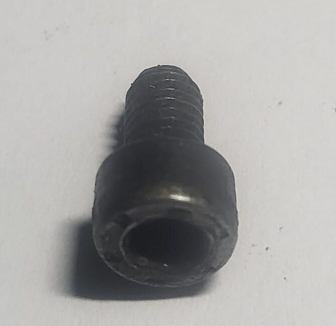 Husqvarna 234 Varžtas 11mm VH142