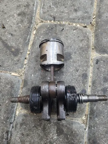 Husqvarna 235, 240 Alkūninis velenas A591