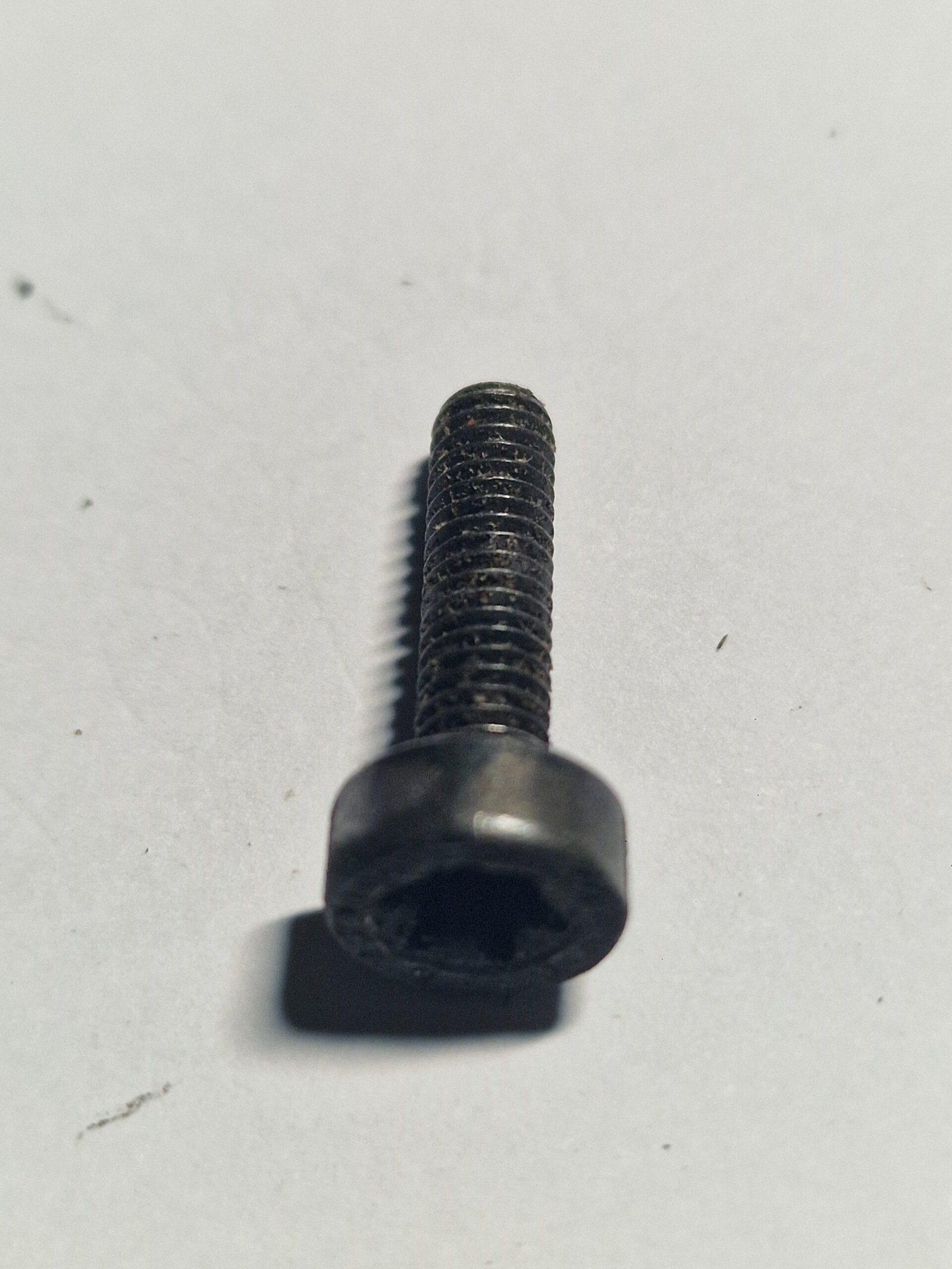 Kinietiškas varžtas 16mm VK018