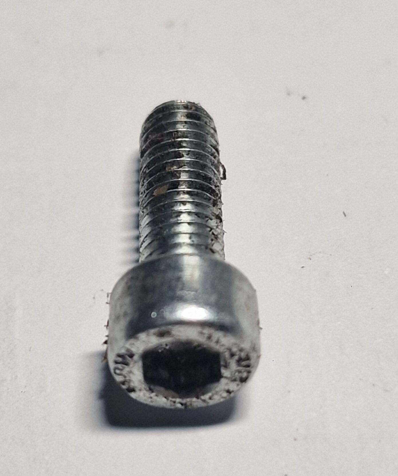 Kinietiškas varžtas 17mm VK060