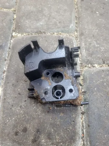 Husqvarna 236 Oro filtro laikiklis A1291