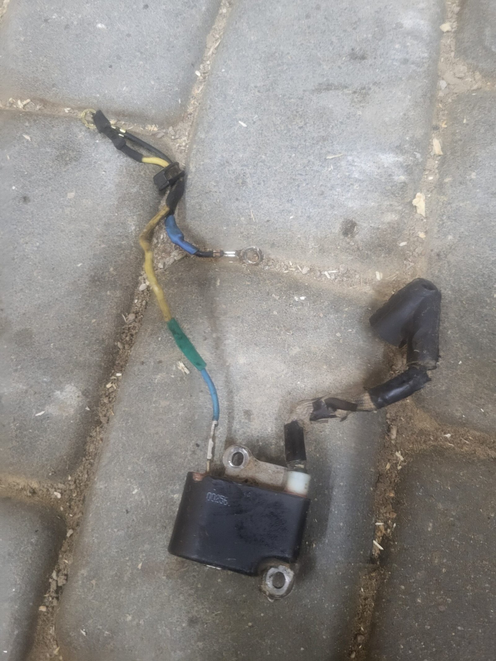 Husqvarna 136 Uždegimo ritė A828