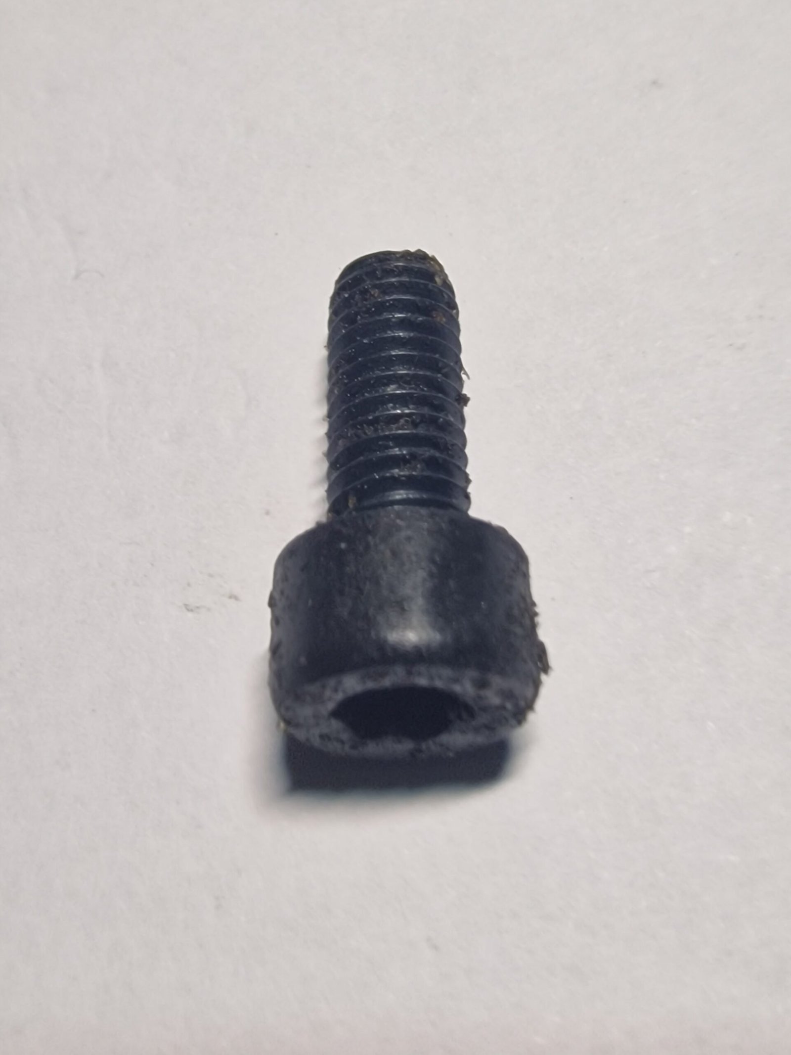 Kinietiškas varžtas 15mm VK046