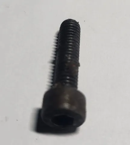 Husqvarna 234, 236 Varžtas 23mm VH103