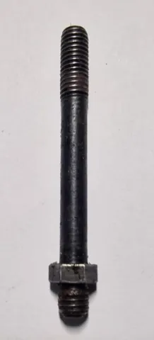 Husqvarna 36 41 136 137 141 142 Karbiuratoriaus tvirtinimo varžtas VH013