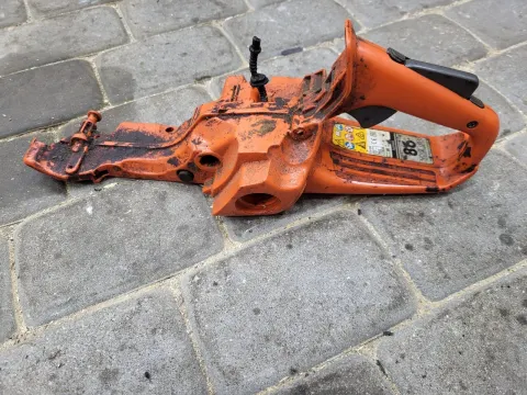 Husqvarna 555 Bakas A402