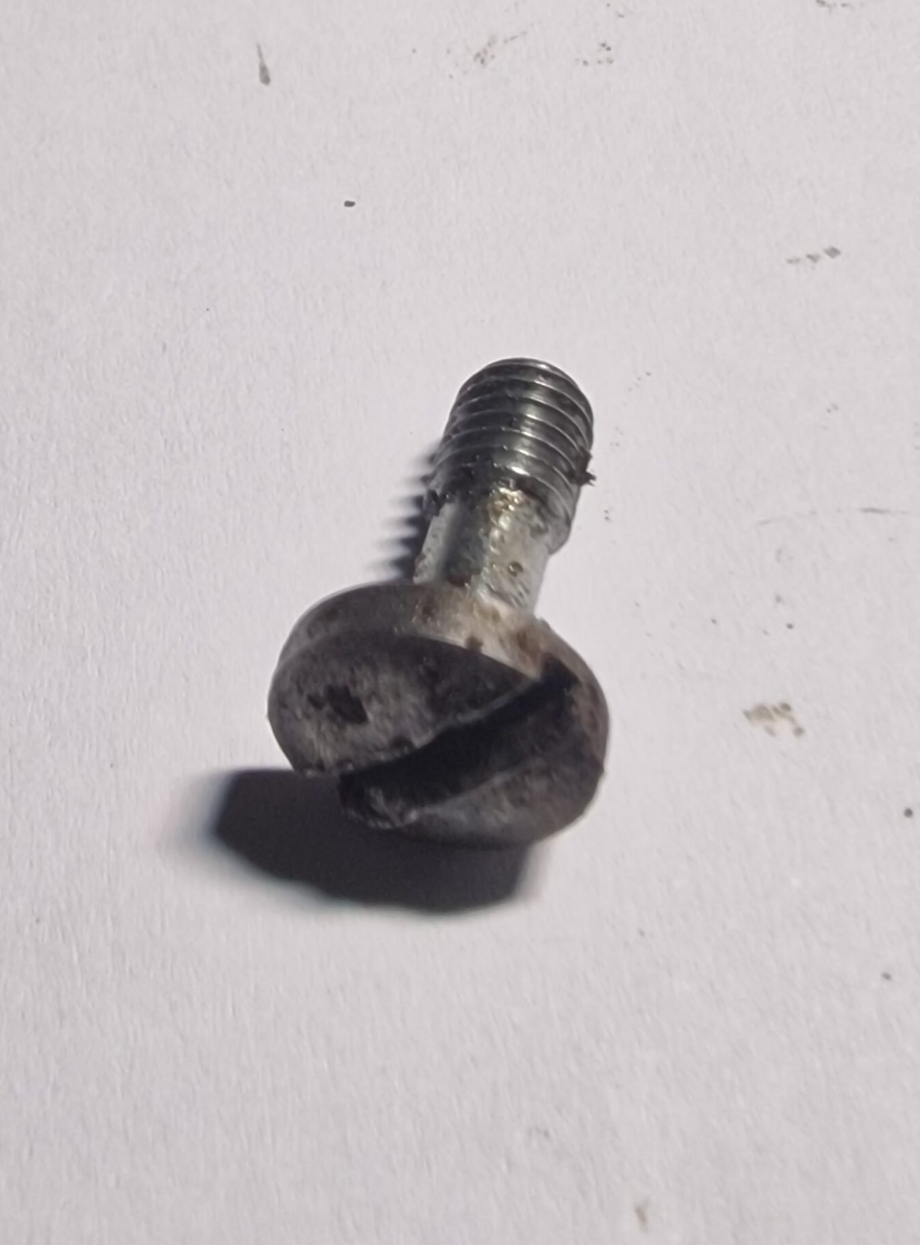 Husqvarna 234 Varžtas 14mm VH191