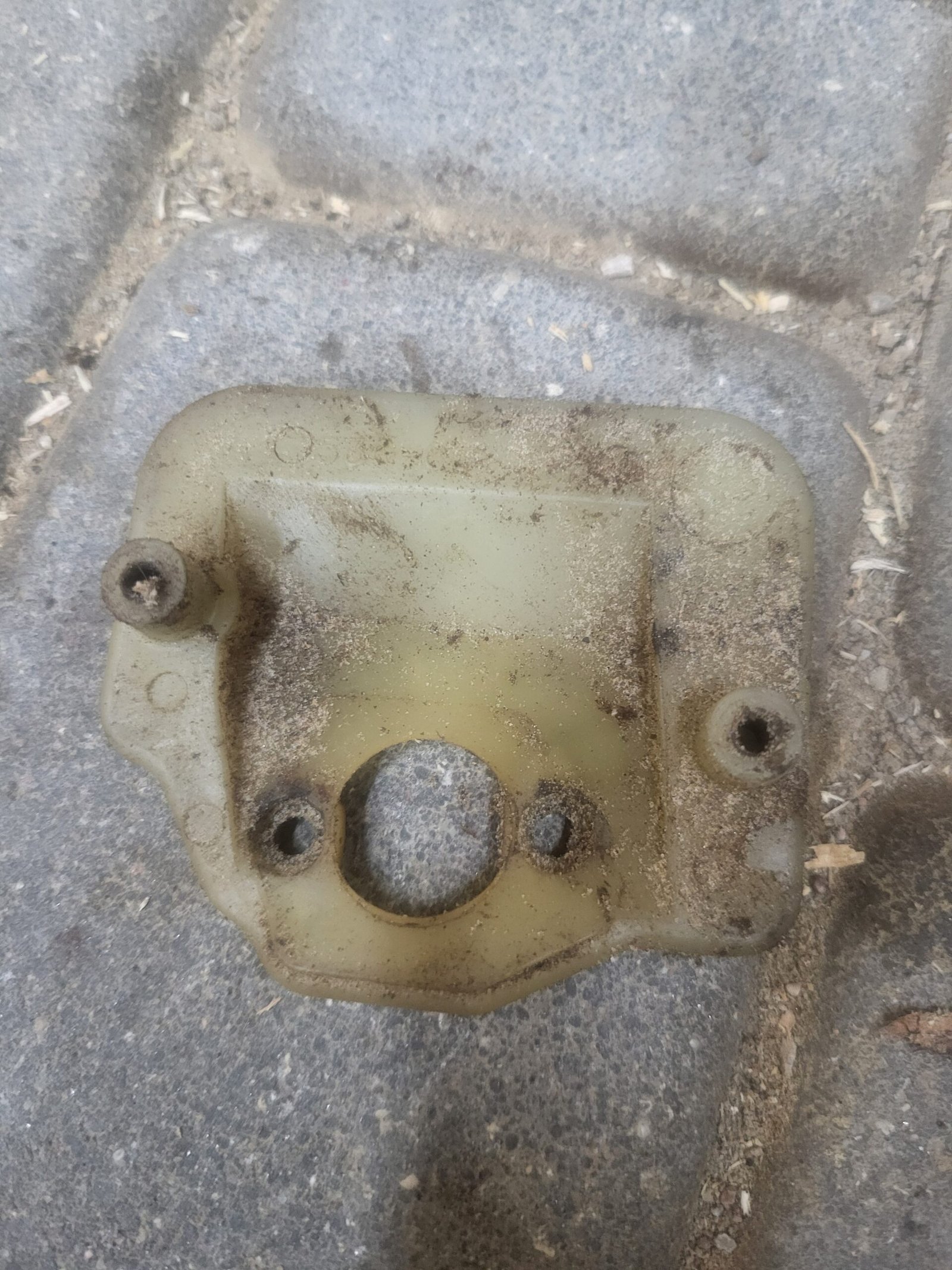 Husqvarna 136 Oro filtro laikiklis A814