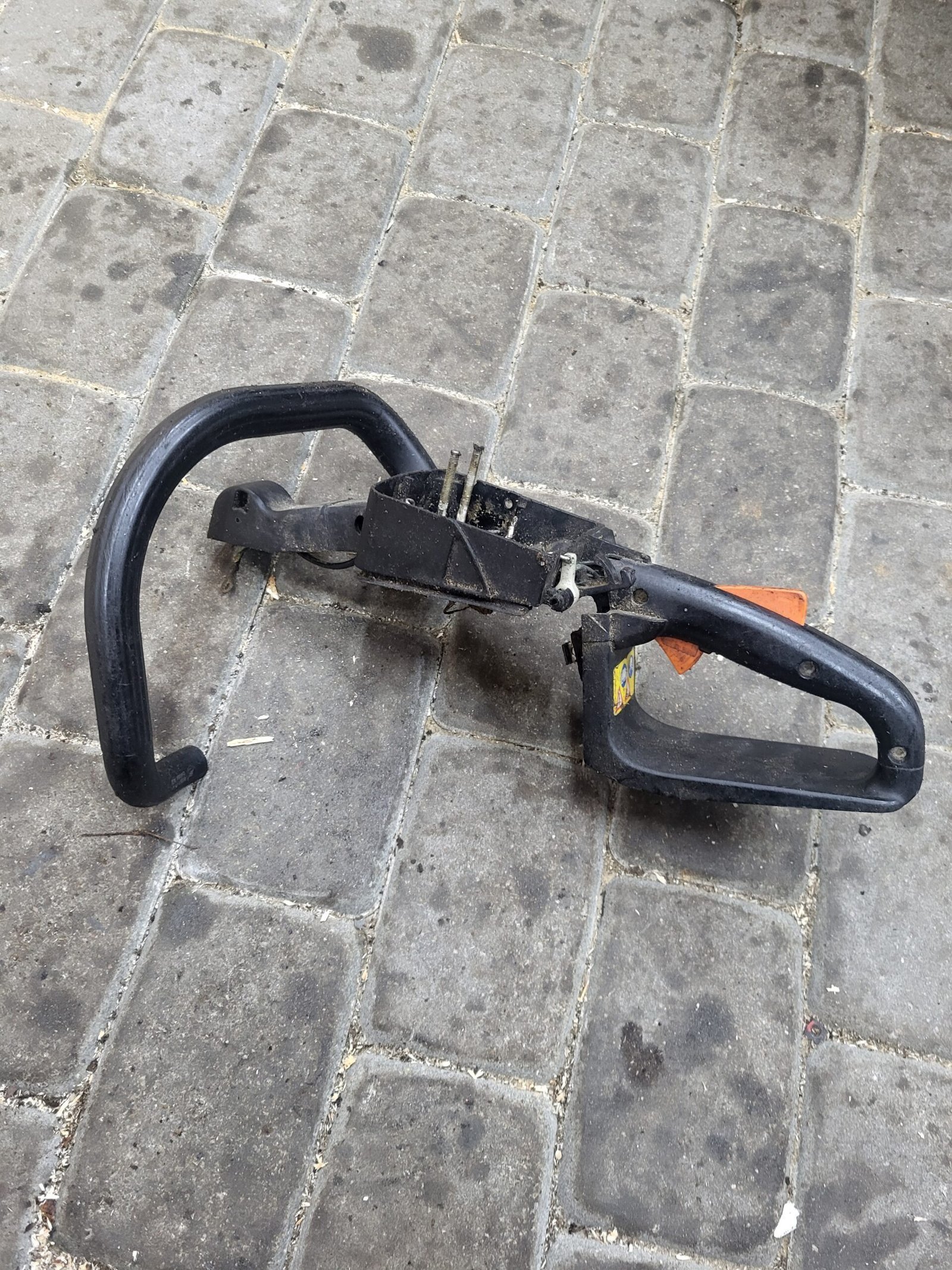 STIHL MS200 Rankena A1170