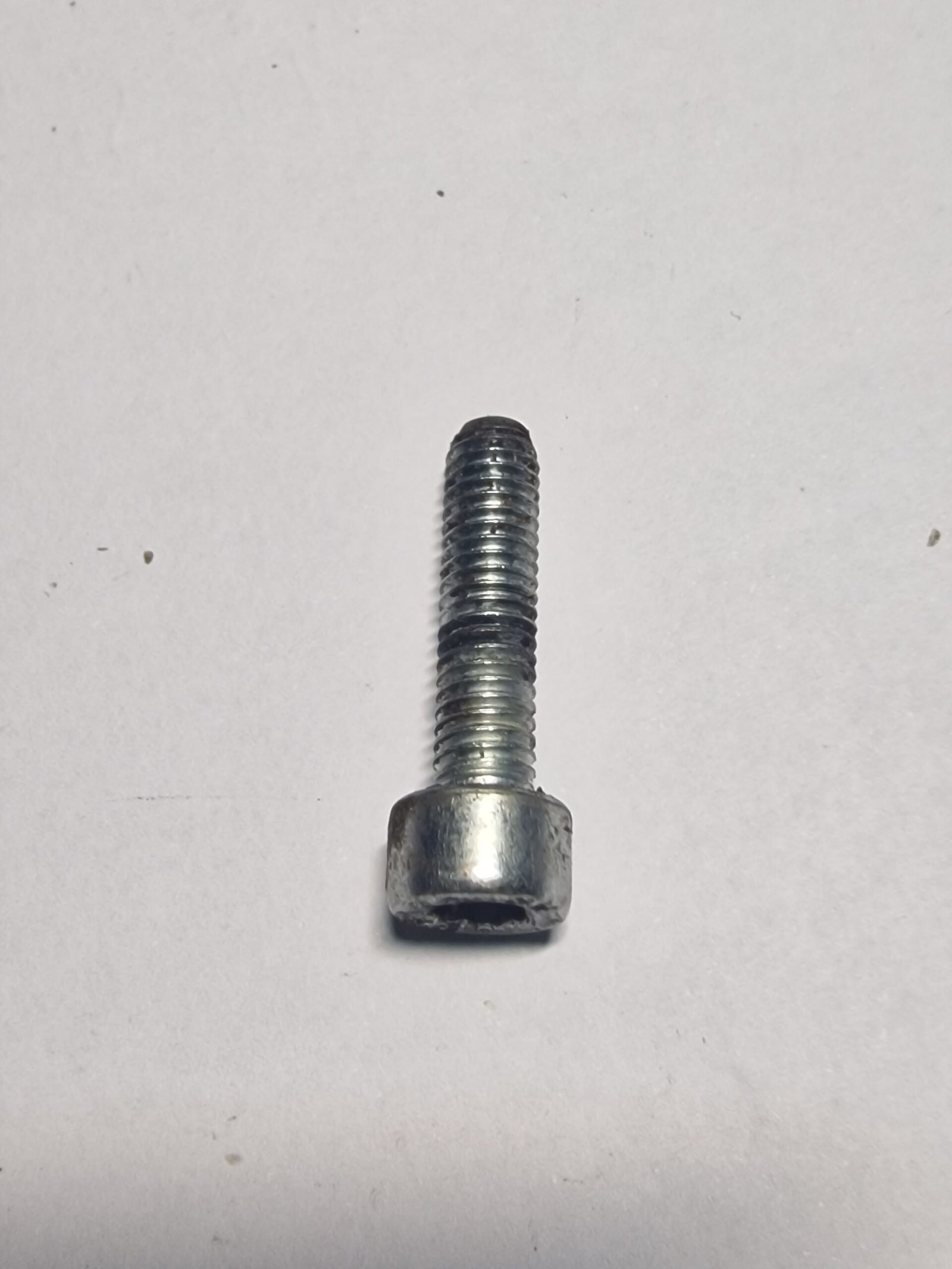 Kinietiškas varžtas 23mm VK047