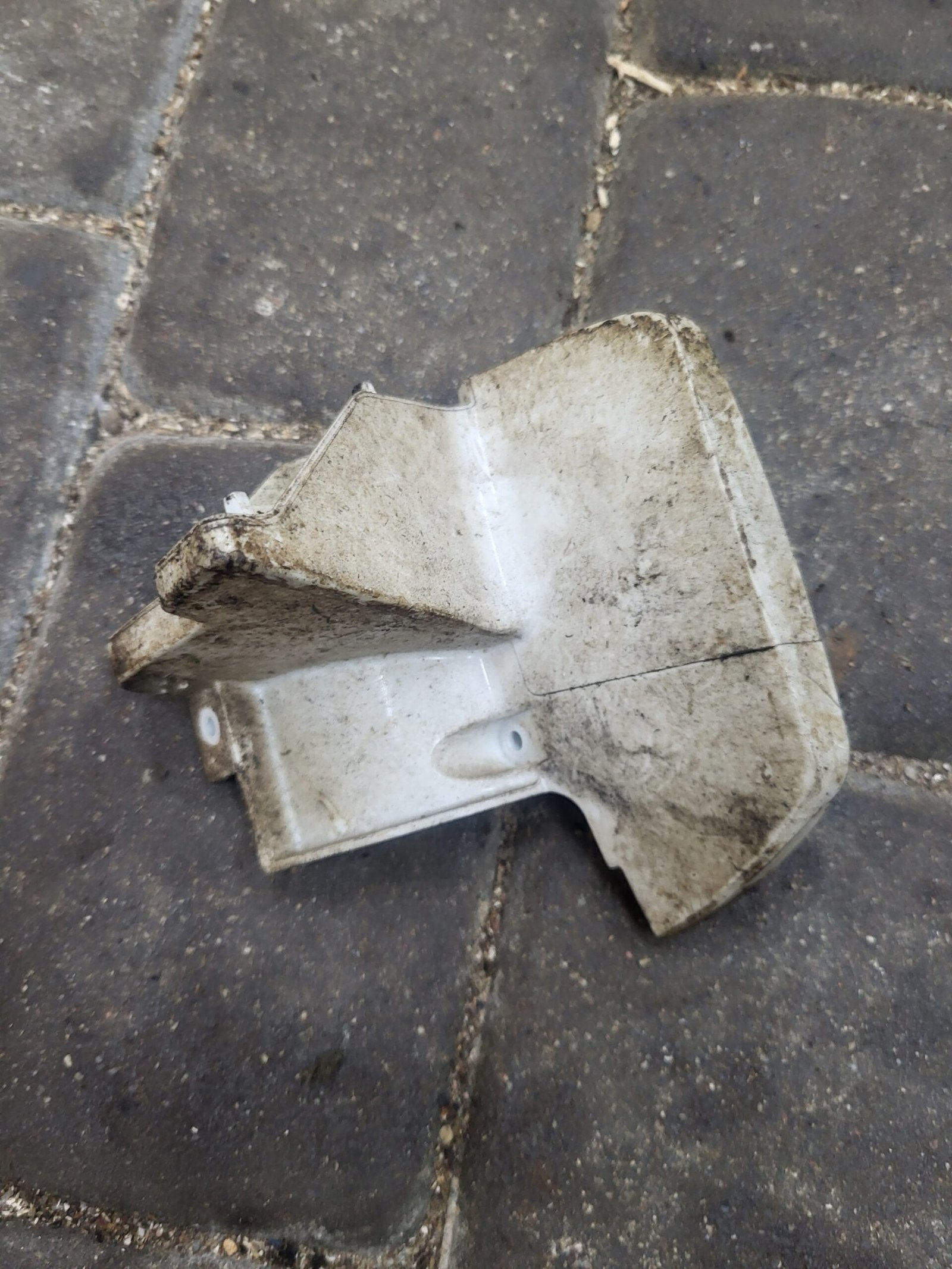 STIHL FS89 Korpuso dalis A1524