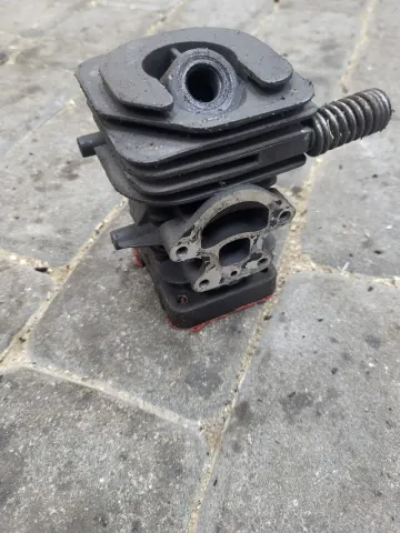 Husqvarna 235, 240 Cilindro komplektas A571