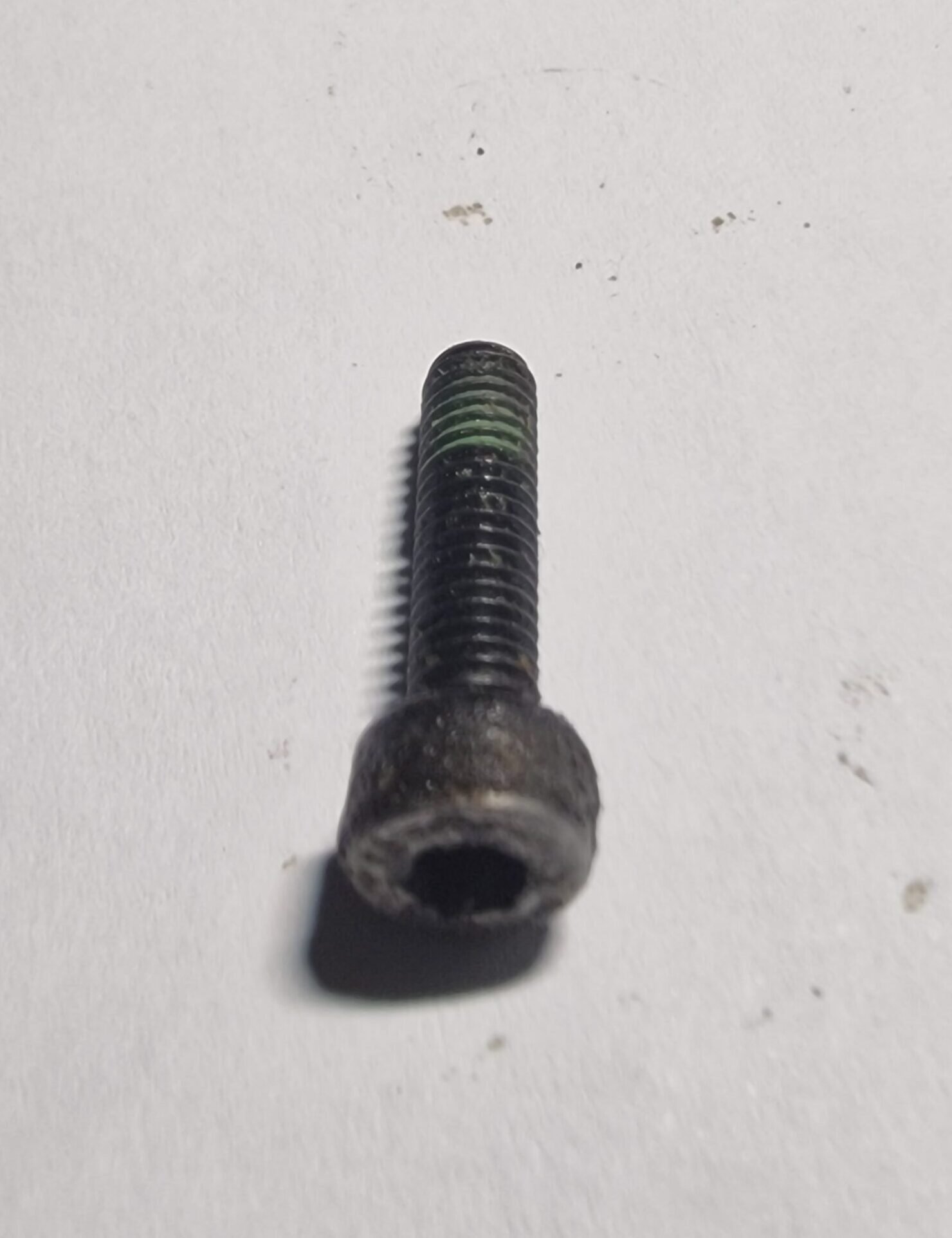Husqvarna 234, 242 Varžtas 18mm VH194