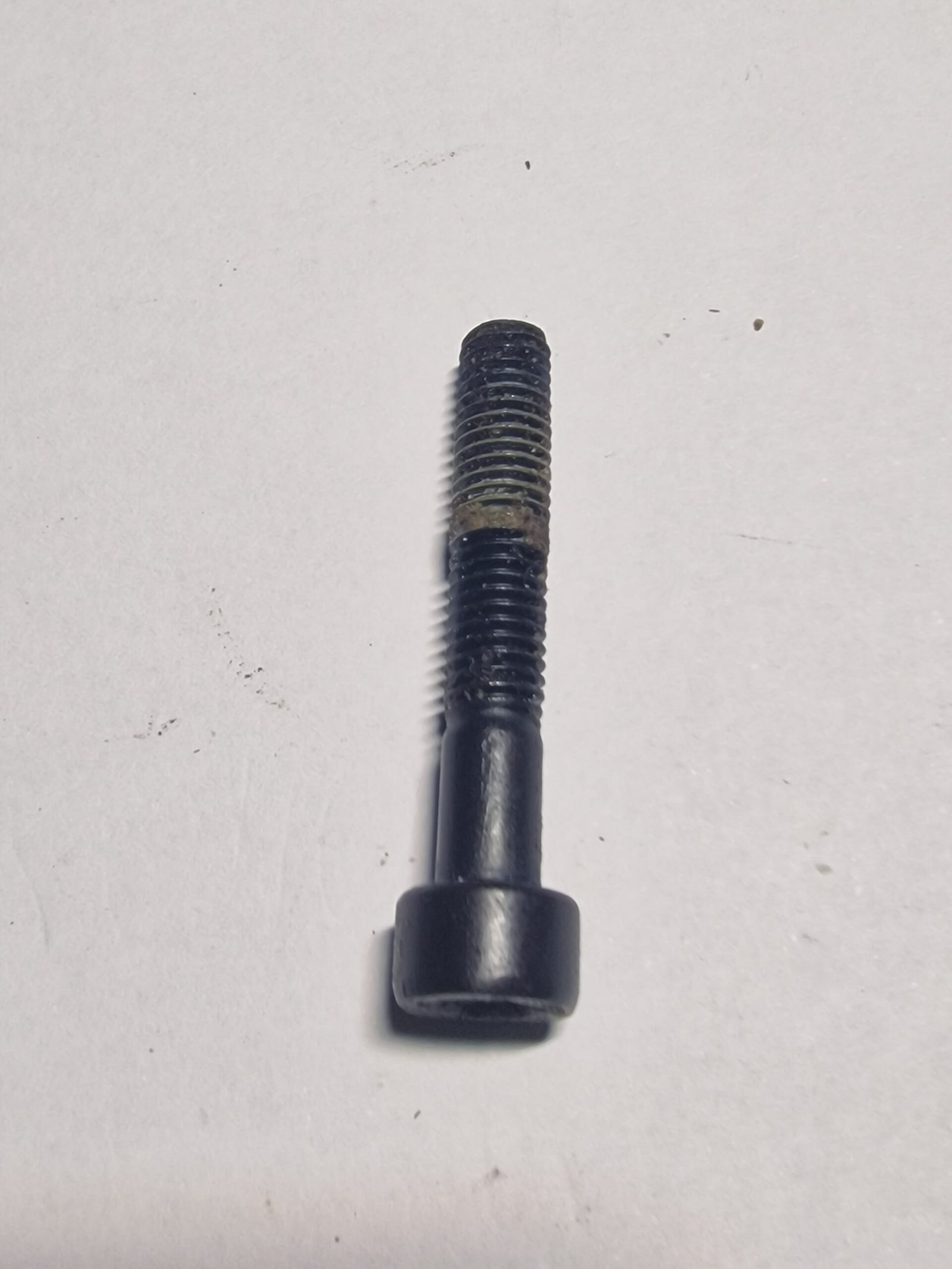 Kinietiškas, Hitachi CS33EB varžtas 33mm VK045