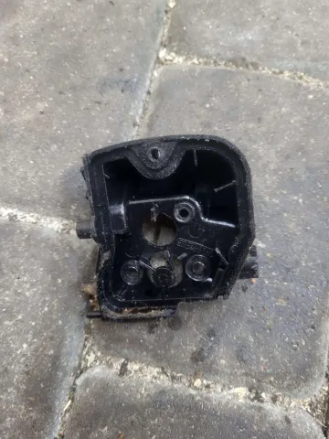 Husqvarna 236 Oro filtro laikiklis A1291