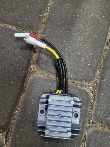 Loncin LC1P85F Regulator napięcia / prostownik